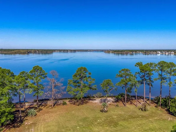 8120 Blackwater Dr, Milton, FL 32583