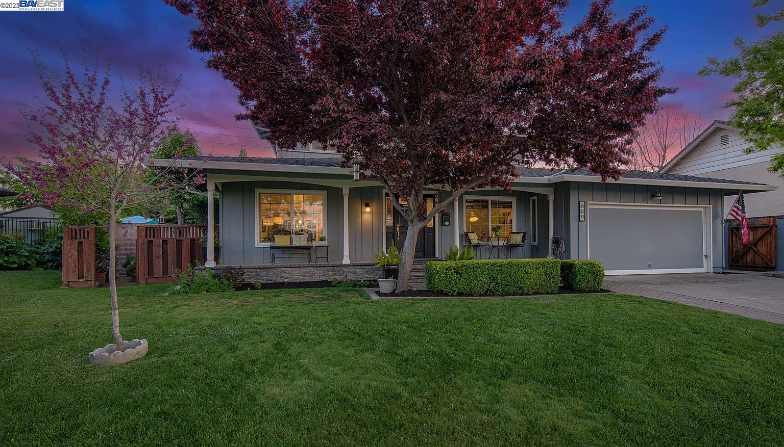 689 Brighton Way photo 1