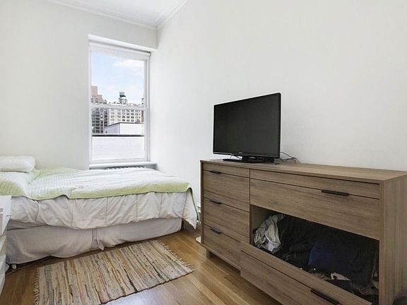 4th image of 148 W 76th St APT 5A