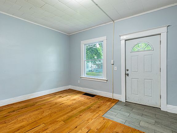 4th image of 437 Cottage St