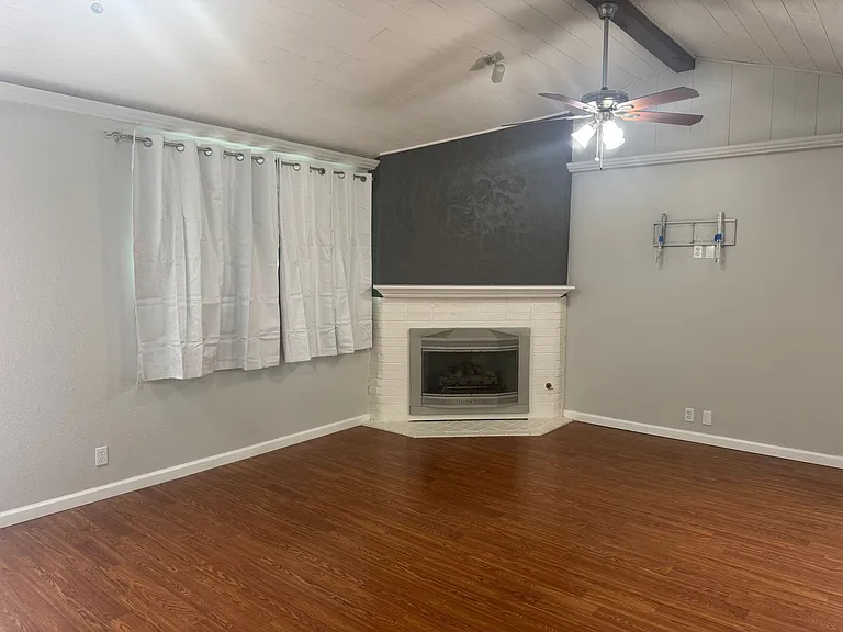 305 Wilson St — Photo 11