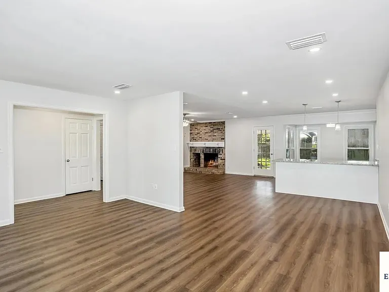 110 Florida Ave — Photo 6