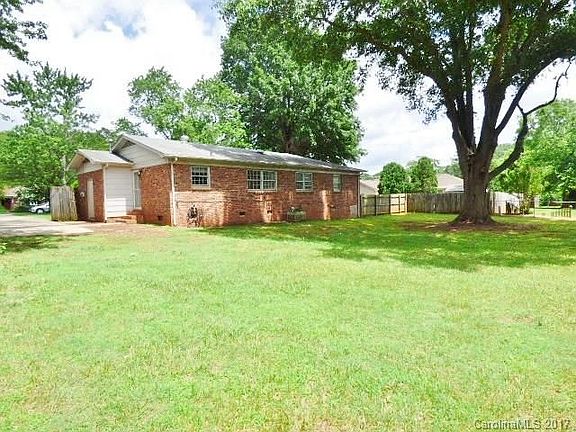 3rd image of 2449 Redbud Dr