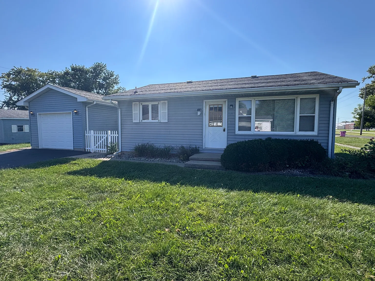 3 bed, 1128 sqft, $1,675 — Photo 2