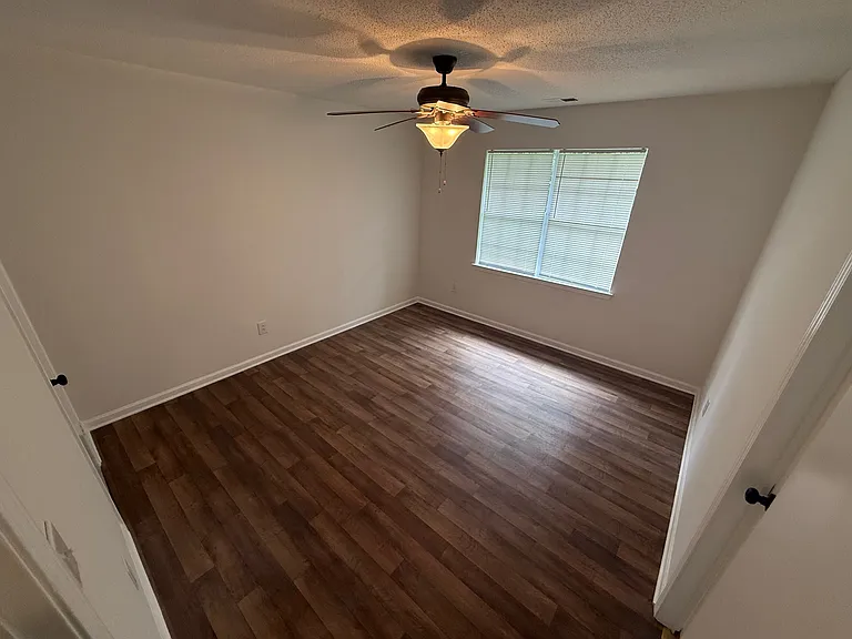 2720 Shoemaker St — Photo 10