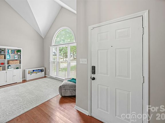 5th image of 9924 Raddington Ln