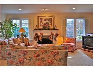 4th image of 675 Woodland Ave