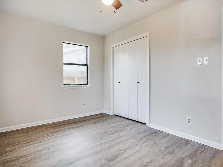 2212 Rifle Bend Dr — Photo 10