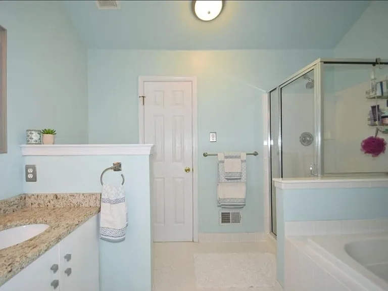 716 Martingale Rd — Photo 15
