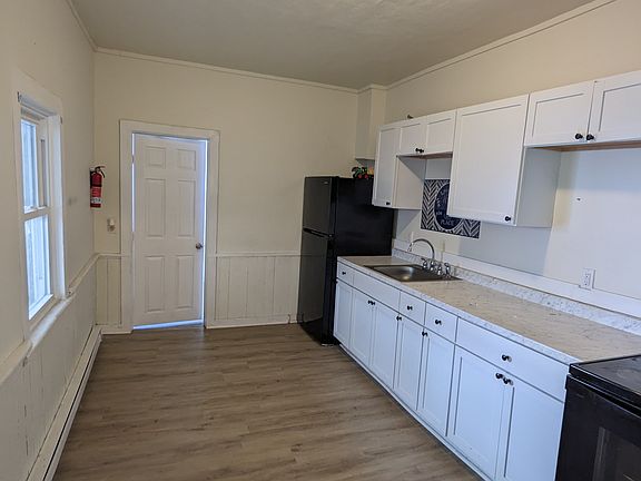 4th image of 551 Swallow St #1