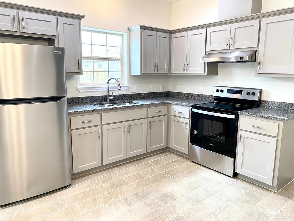 5601 Nightingale Ave — Photo 2