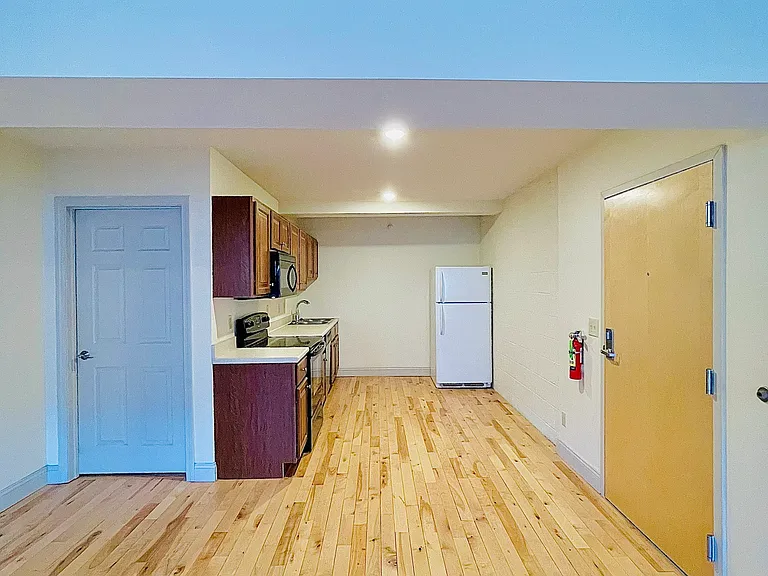 191 College St #303 — Photo 9
