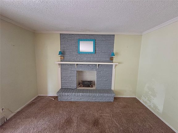 5th image of 1406 W Court St