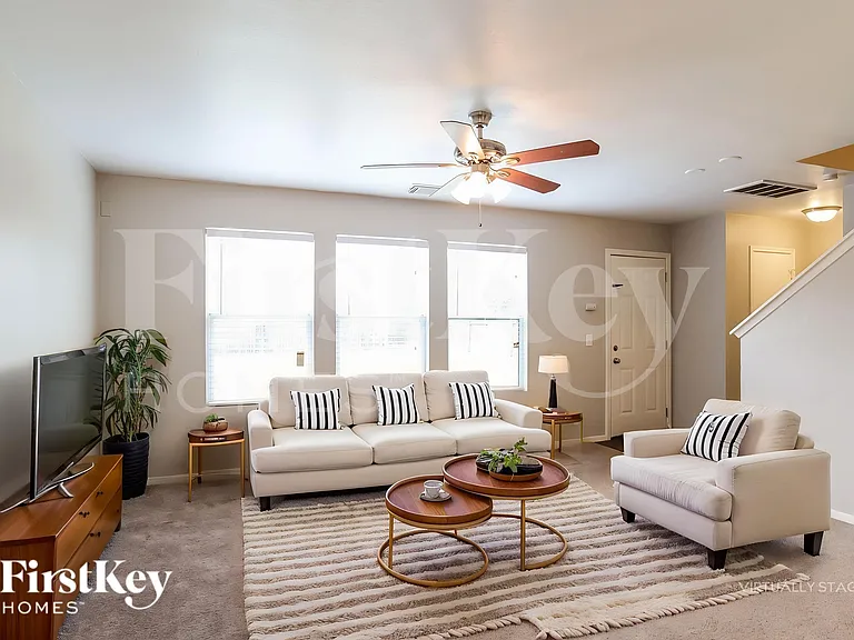 3122 Becker Glen St — Photo 4