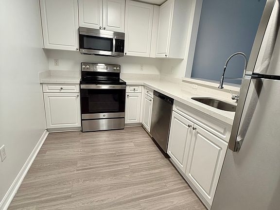 3rd image of 255 Evernia St APT 1320