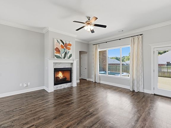 4th image of 427 La Riata St