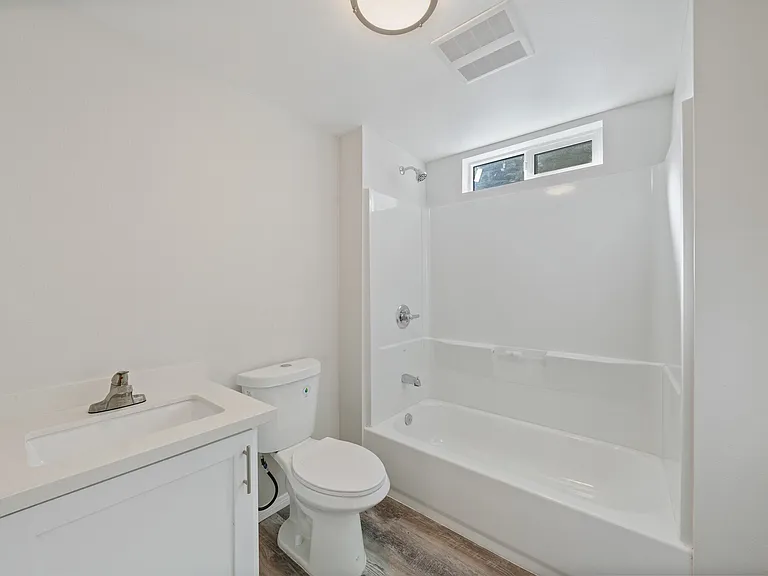 326 1/2 W 51st St #326-1/2 — Photo 5