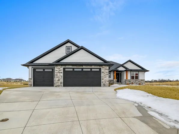 2611 Willow Ct, Green Bay, WI 54311