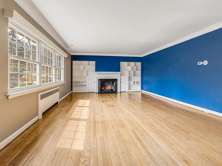 100 Lakeshore Dr — Photo 2