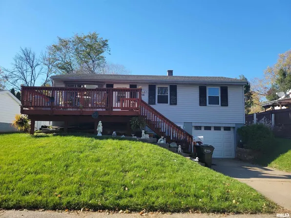 2218 N Hazelwood Ave, Davenport, IA 52804