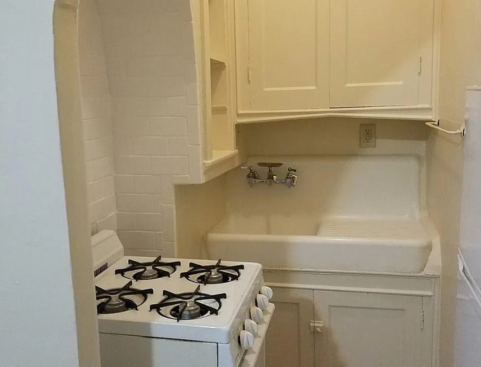 2nd image of 126 E 6th St