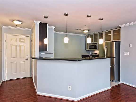 5th image of 509 Graham St #1G