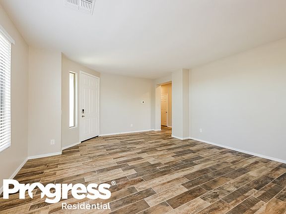 3rd image of 41013 N Iron Horse Way