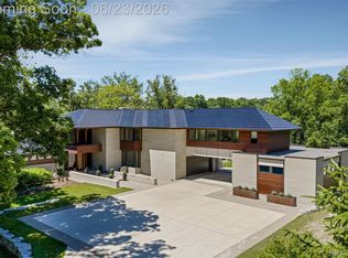 2700 Squirrel Rd, Bloomfield Hills, MI 48304