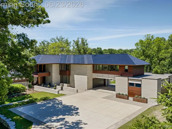 2700 Squirrel Rd, Bloomfield Hills, MI 48304
