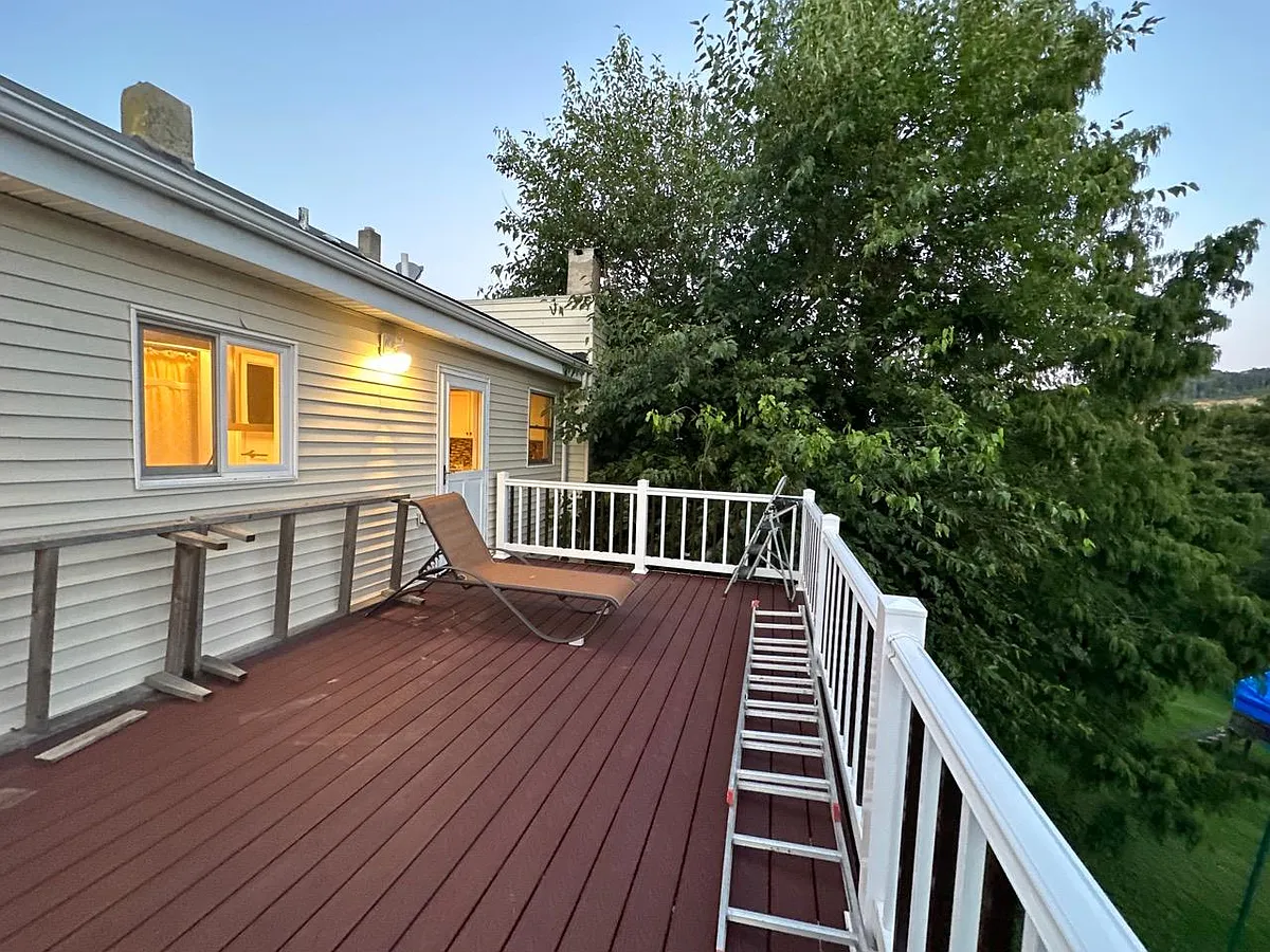 upper level deck - 215 High St