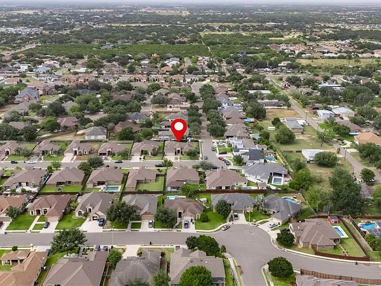 2425 Pebble St — Photo 36