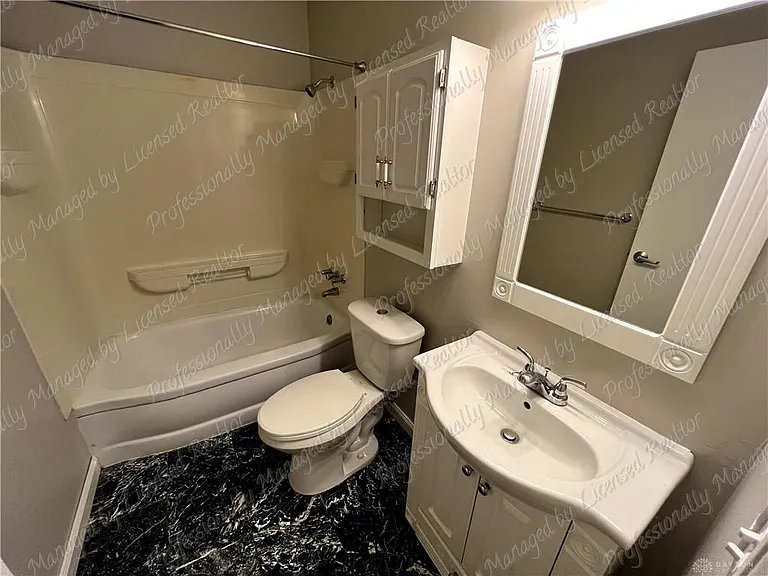 635 Cyril Ct — Photo 18