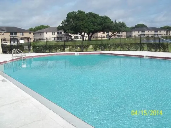300 Park Springs Cir, Plant City, FL 33566