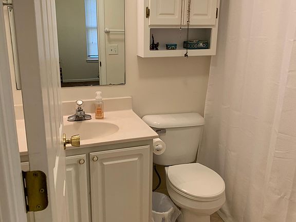 4th image of 1110 W Missouri St