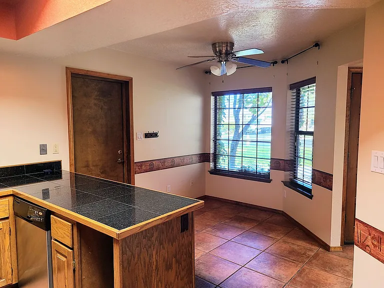 6912 La Costa Dr NE — Photo 3