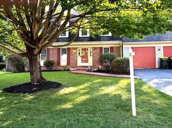 5710 Mackenzie St, Centreville, VA 20120