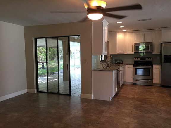 5th image of 2332 SE 8th Pl