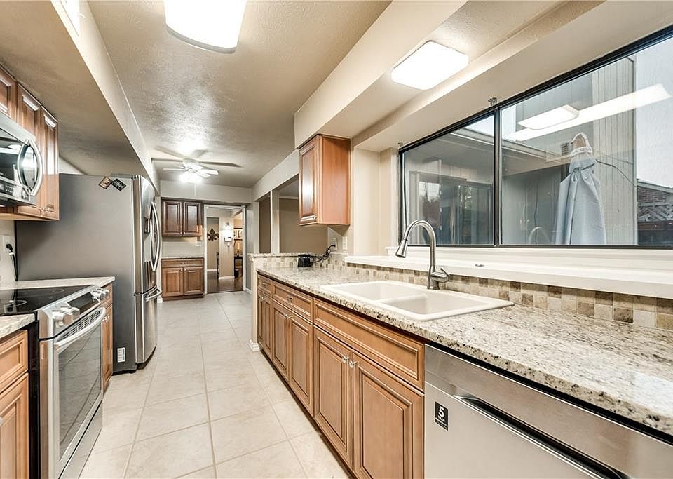 1st image of 2621 Kimberly Dr