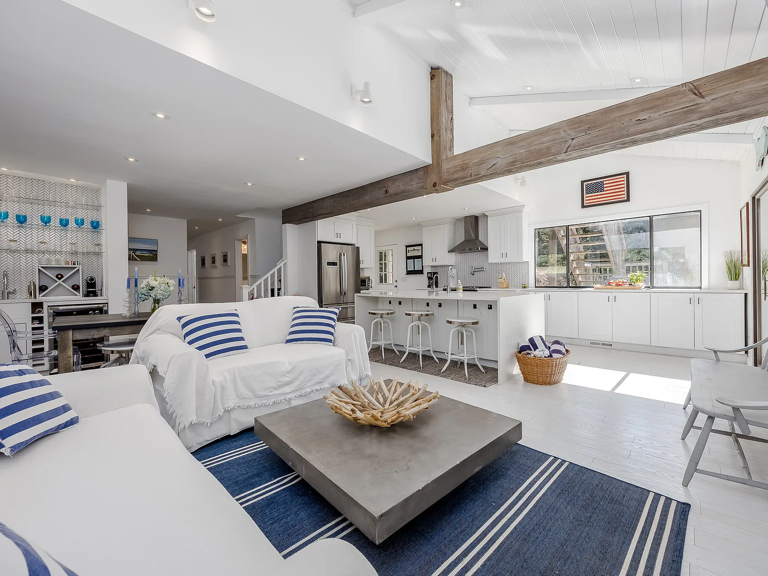 Hamptons Retreat w/ Heated Pool+Private Gym, 3min to beach — Photo 4