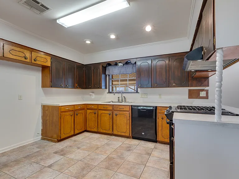 113 Aberdeen Dr — Photo 8