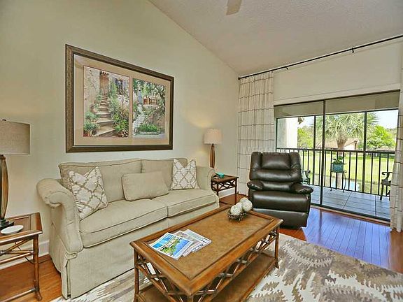 3rd image of 4436 Weybridge St #82