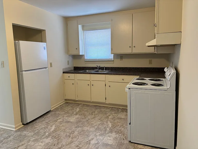 501 Live Oak St #B — Photo 5