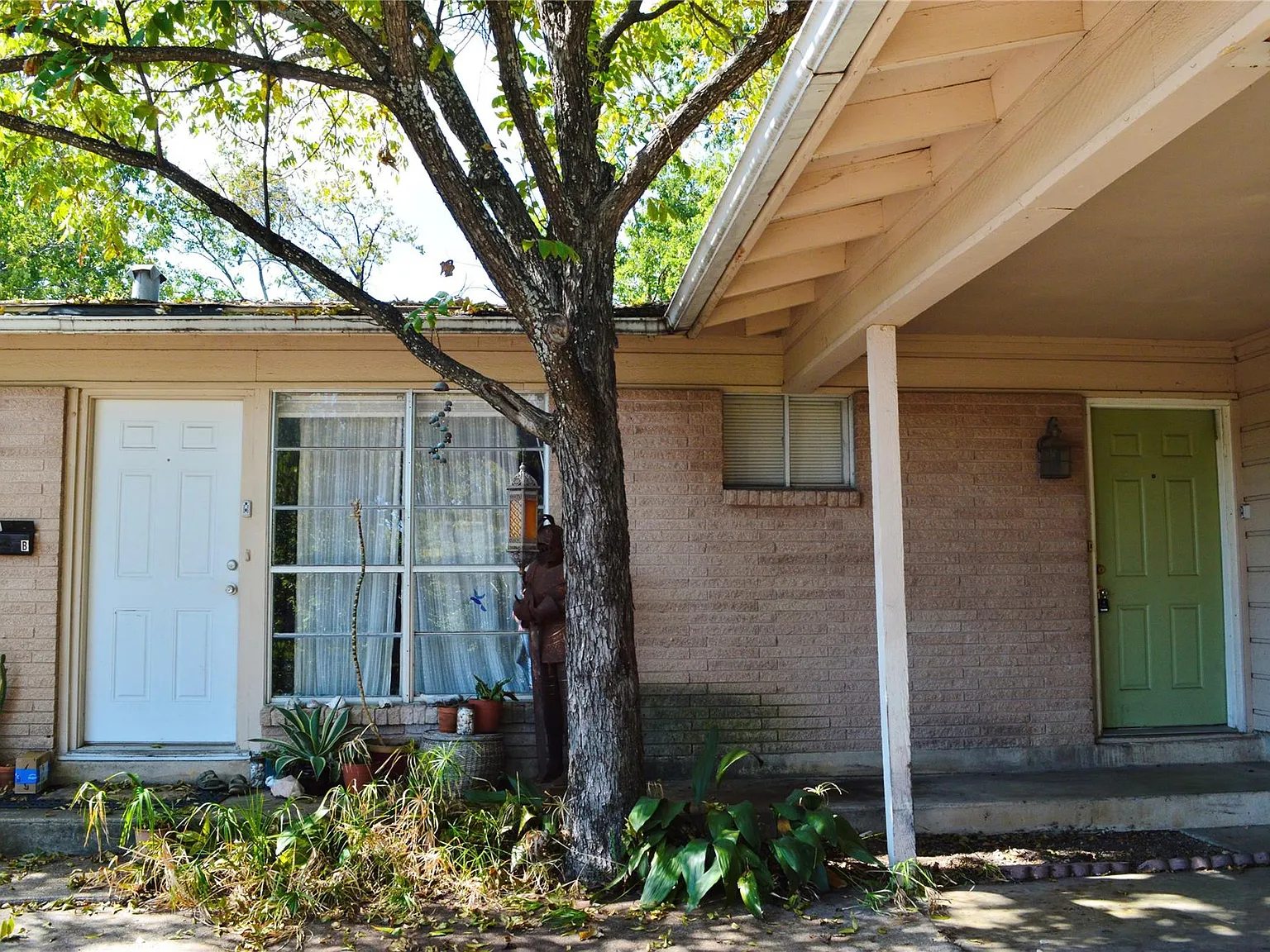 1 bed, 1.0 bath, 1100 sqft, $1,350 — Photo 2