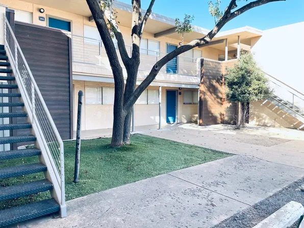 Courtyards West Updated Living in Central Lubbock