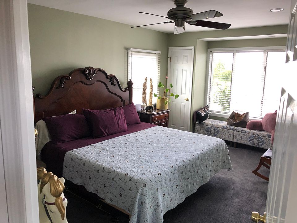 1st image of 10 James St S