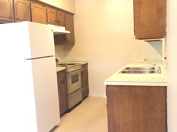 5th image of 65 W Elmwood Dr #A