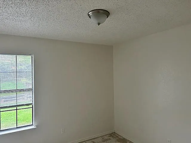 403 E Hogan Dr #- — Photo 4