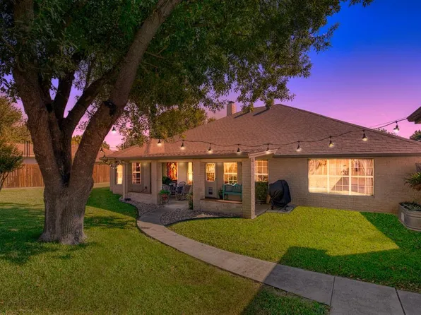 205 Edgewood Dr, Fredericksburg, TX 78624