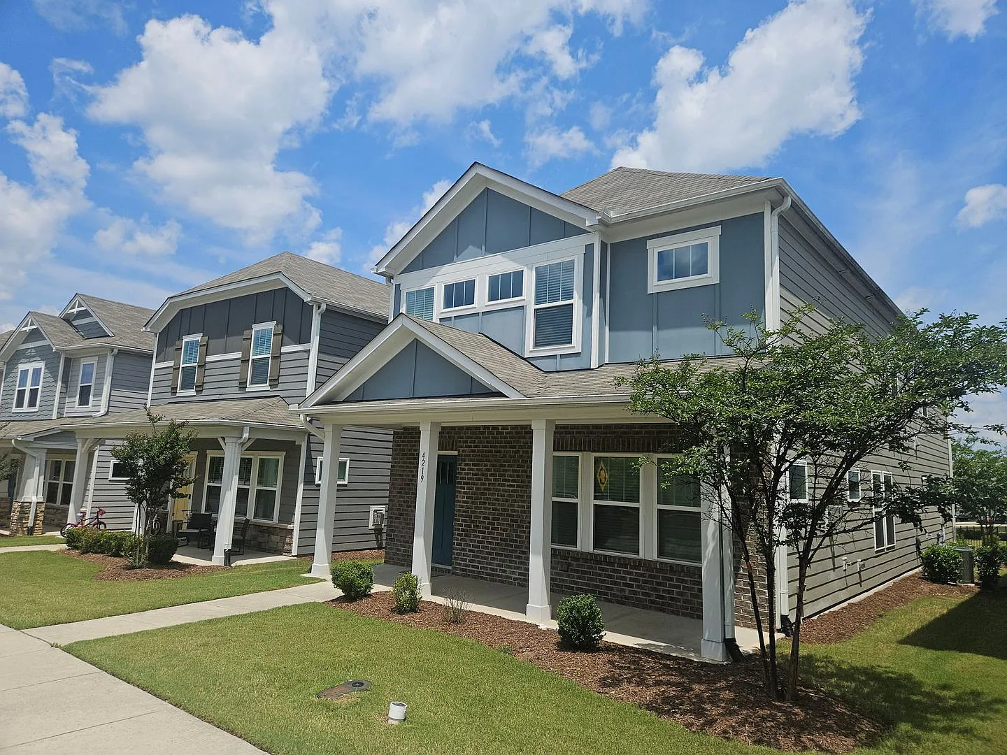 Gorgeous 3Br 2.5Ba Home in Cary! Available Now! — Photo 2