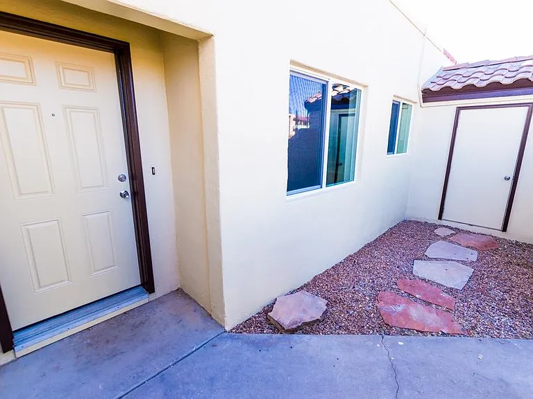 1448 Carmelita Dr — Photo 3